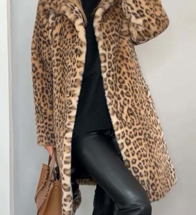 Clara - Chic Leopard Print Coat