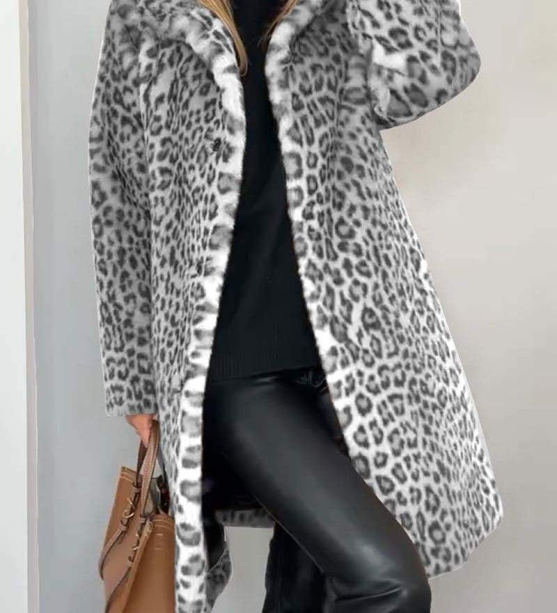 Clara - Chic Leopard Print Coat