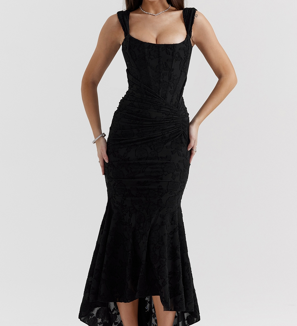 Nóra - Chic Maxi Dress